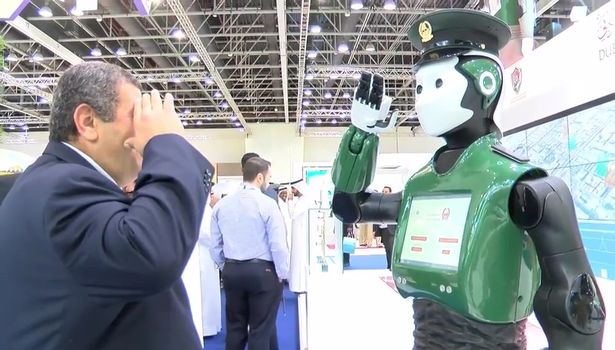 Cận cảnh cảnh sát người máy đầu tiên trên thế giới ở Dubai - ảnh 2